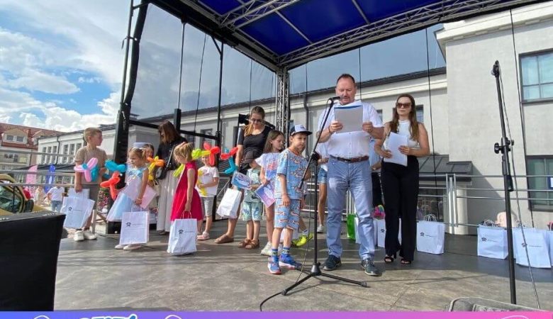 Wręczenie nagród laureatom konkursu plastycznego z okazji Dnia Dziecka